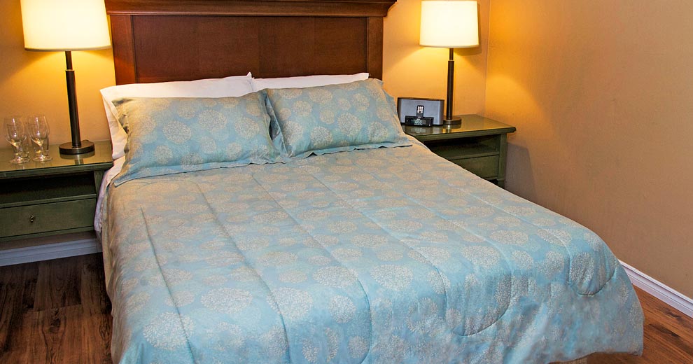 Hotel Squamish Queen Bed